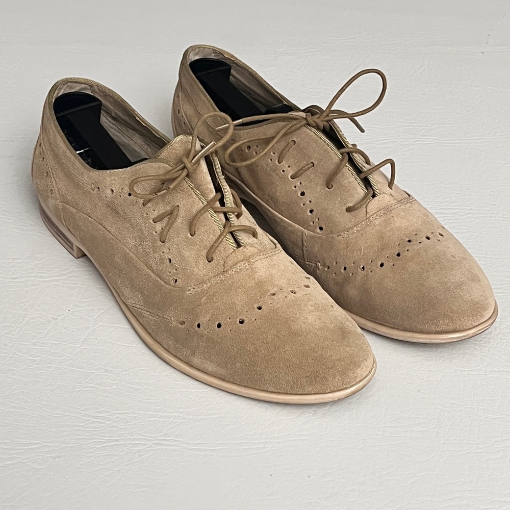 Franco Sarto Charles lug sole oxfords in a tan suede material sz 8